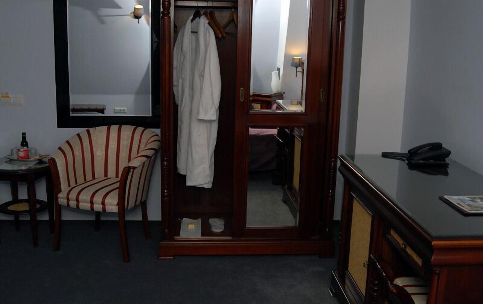 Vigo Grand Hotel Ploieşti Esterno foto