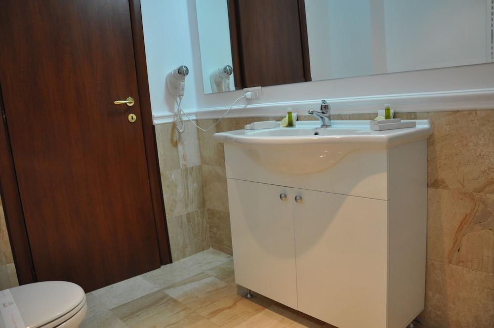 Vigo Grand Hotel Ploieşti Esterno foto